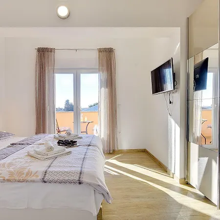 Mit Privatem Pool, Spielplatz, Wlan, Klima, Bbq Πούλα