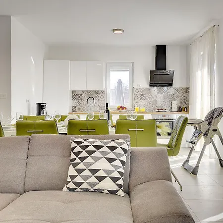 Mit Privatem Pool, Spielplatz, Wlan, Klima, Bbq * Πούλα