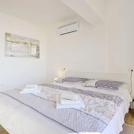 Mit Privatem Pool, Spielplatz, Wlan, Klima, Bbq Holiday home