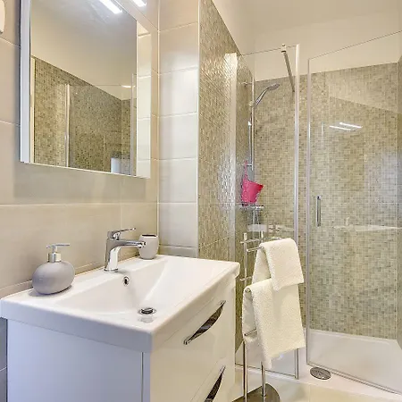 Mit Privatem Pool, Spielplatz, Wlan, Klima, Bbq