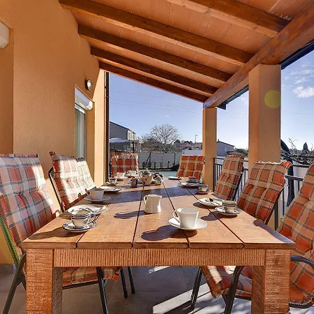 Semesterbostad Mit Privatem Pool, Spielplatz, Wlan, Klima, Bbq *