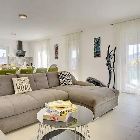 Semesterbostad Mit Privatem Pool, Spielplatz, Wlan, Klima, Bbq