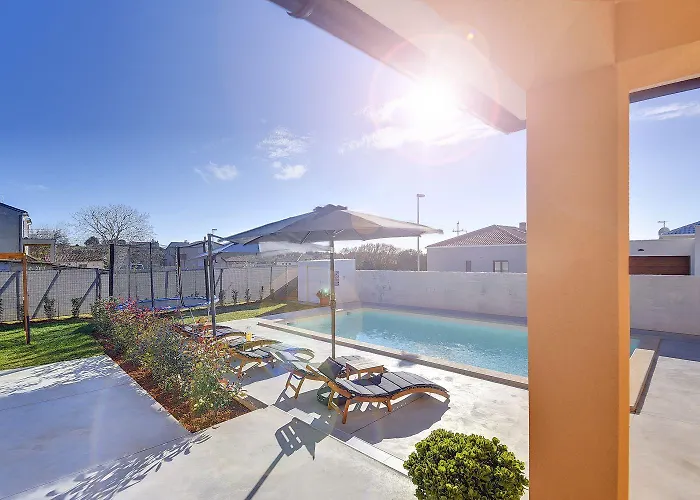 Mit Privatem Pool, Spielplatz, Wlan, Klima, Bbq Pula