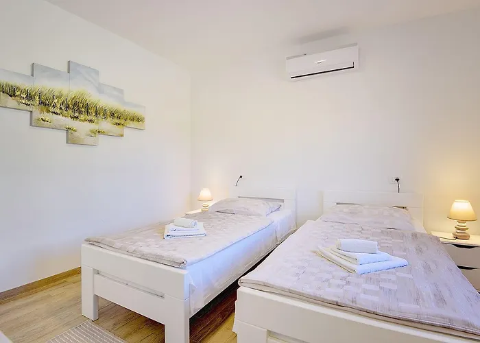 Mit Privatem Pool, Spielplatz, Wlan, Klima, Bbq Holiday home