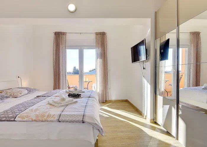 Mit Privatem Pool, Spielplatz, Wlan, Klima, Bbq Pula