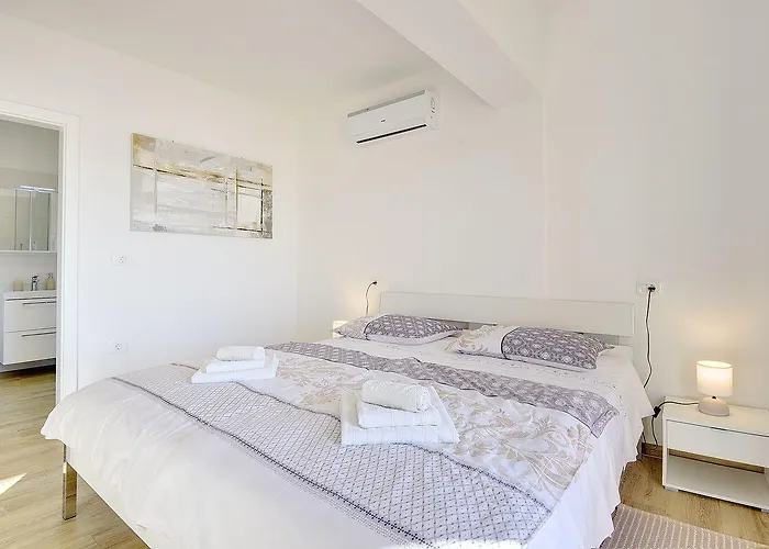 Mit Privatem Pool, Spielplatz, Wlan, Klima, Bbq Holiday home