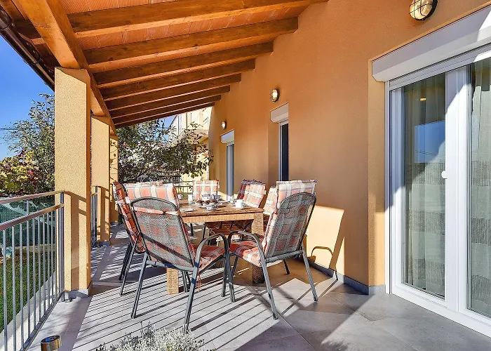Mit Privatem Pool, Spielplatz, Wlan, Klima, Bbq Holiday home
