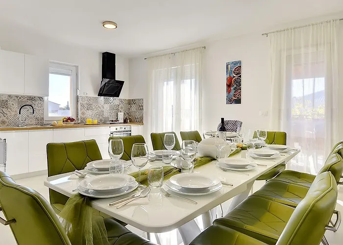 Holiday home Mit Privatem Pool, Spielplatz, Wlan, Klima, Bbq