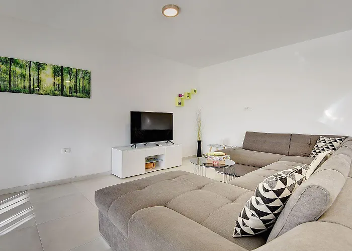 Mit Privatem Pool, Spielplatz, Wlan, Klima, Bbq