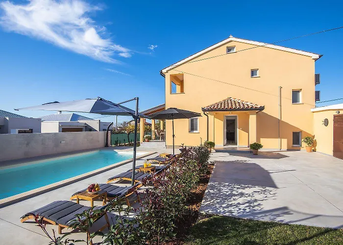Tatil Evi Mit Privatem Pool, Spielplatz, Wlan, Klima, Bbq Pula